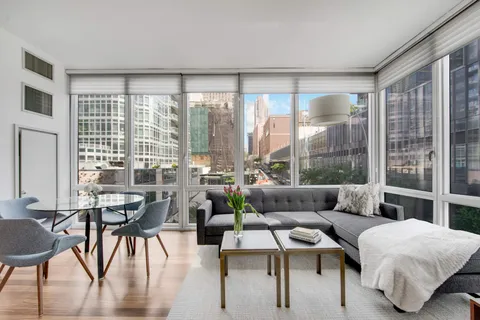 $799,000 | 10 West End Avenue, Unit 4J | Upper West Side