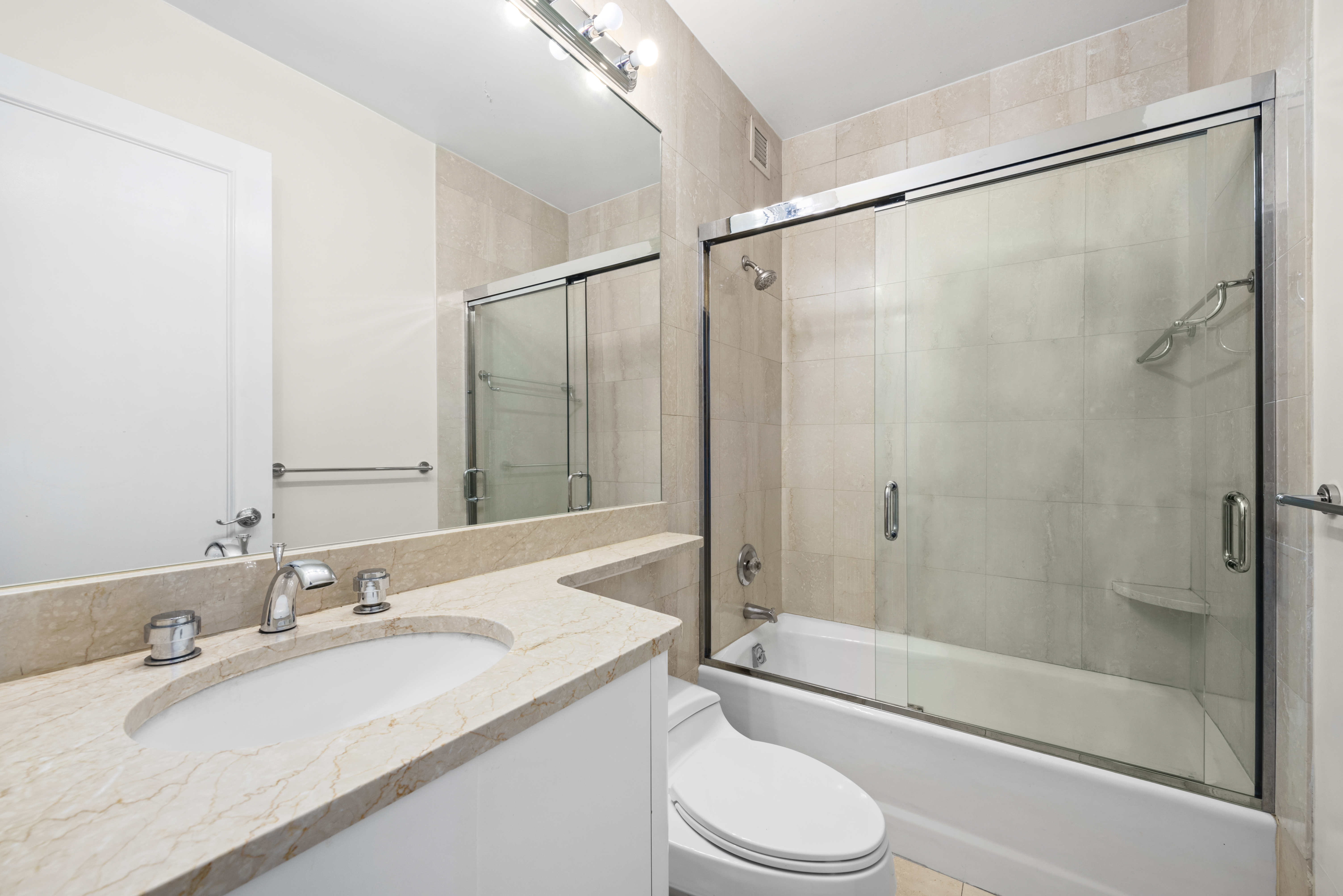 200 East 69th Street, Unit 4J Manhattan, NY 10021 - Photo 6 of 7