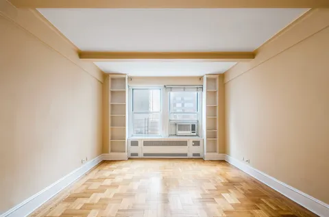 $750,000 | 433 West 34th Street, Unit 7A | Hudson Yards