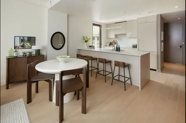 $8,660 | 300 East 50th Street, Unit 11E | Midtown East