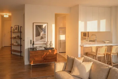 $1,385,000 | 200-210 East 65th Street, Unit 11D | Lenox Hill