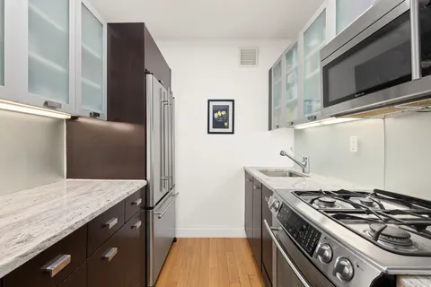 $4,750 | 212 East 47th Street, Unit 25C | Midtown East