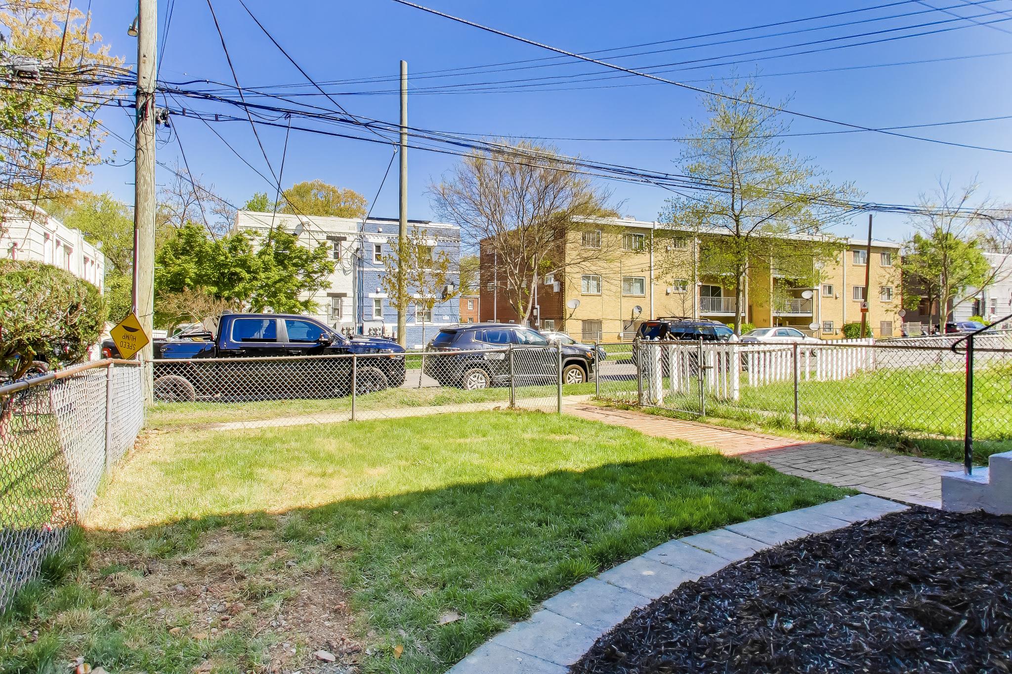 4609 Hillside Road Southeast Washington, DC 20019 - Photo 5 of 37