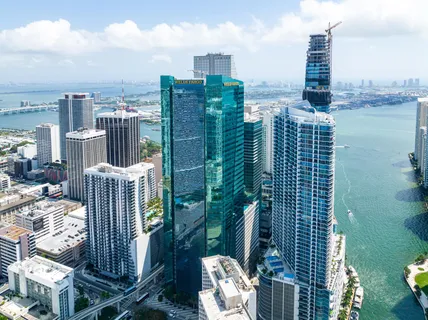 $975,000 | 200 Biscayne Blvd Way, Unit 4812, Miami, FL 33131