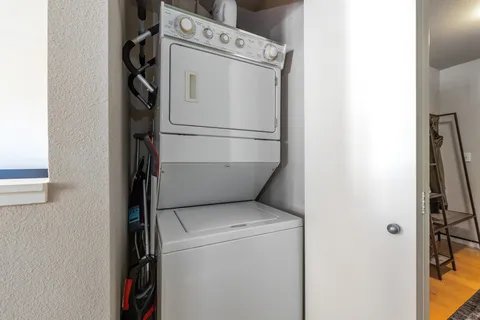 $399,000 | 1511 Jefferson Street, Unit 211, Oakland, CA 94612