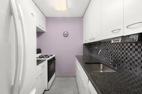 $1,299,000 | 330 East 38th Street, Unit 19K | Murray Hill