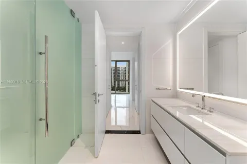 $1,850,000 | 300 Biscayne Blvd Way, Unit 2009, Miami, FL 33131