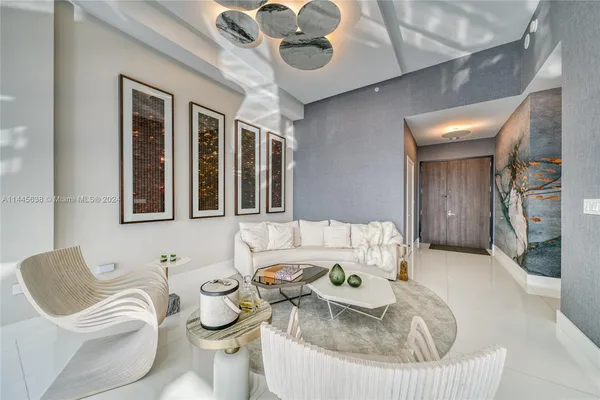 $5,799,900 | 88 Southwest 7th Street, Unit PH4303, Miami, FL 33130