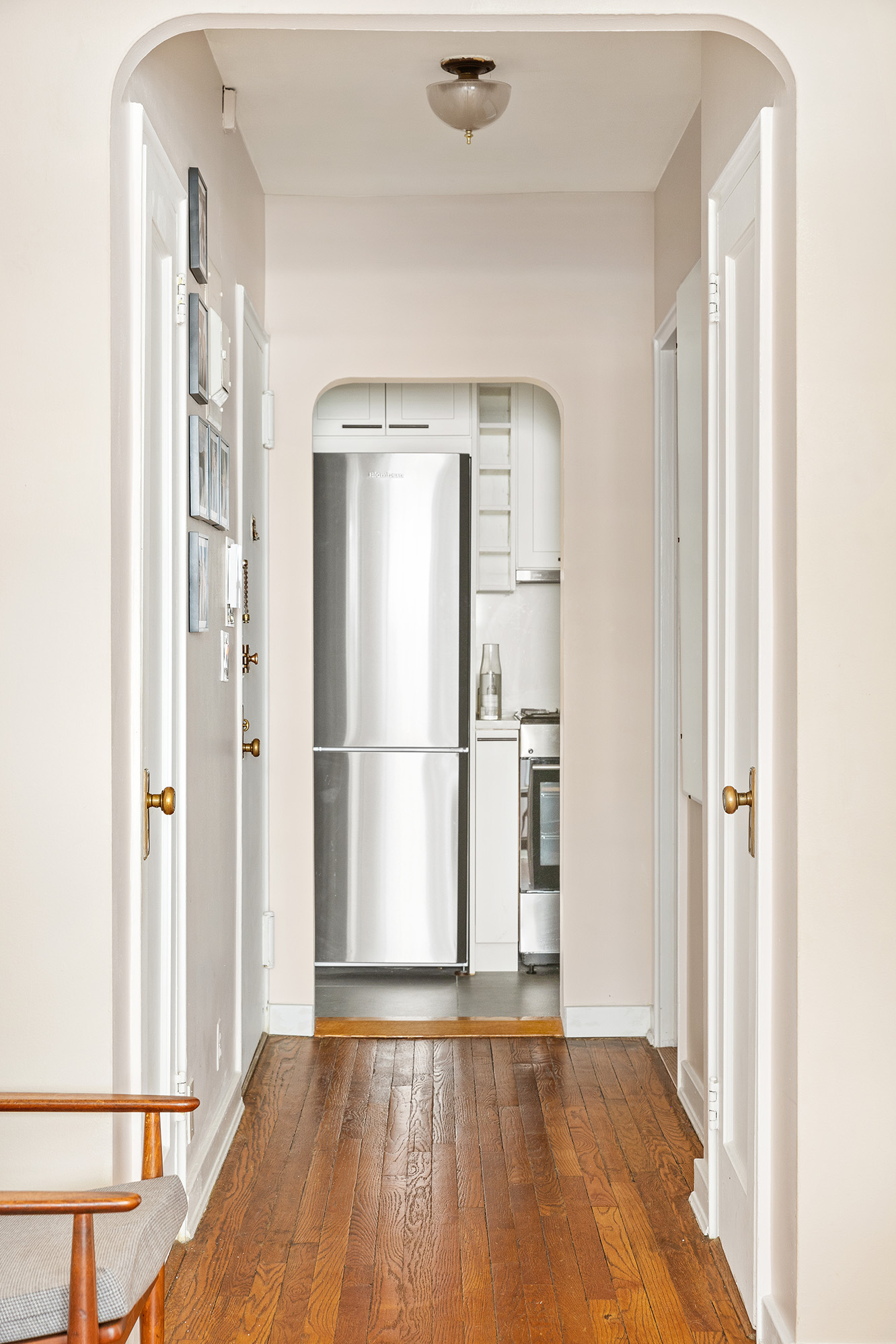 434 East 58th Street, Unit 6B Manhattan, NY 10022 - Photo 3 of 6 a view of empty room with wooden floor and fan