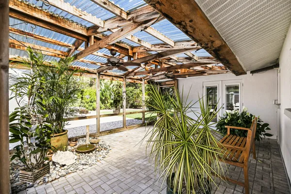 $850,000 | 2747 Jefferson Circle, Sarasota, FL 34239