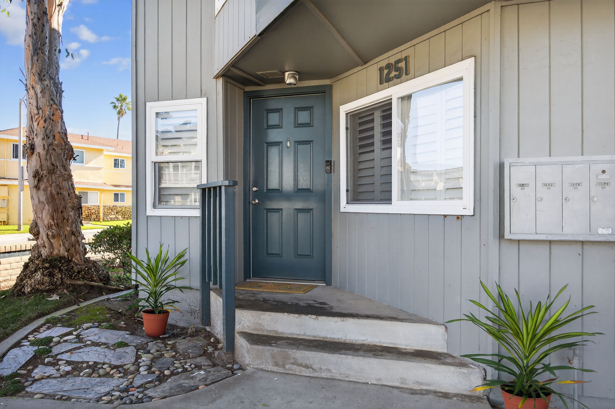 1251 Mandalay Beach Road Oxnard, CA 93035 - Photo 2 of 24