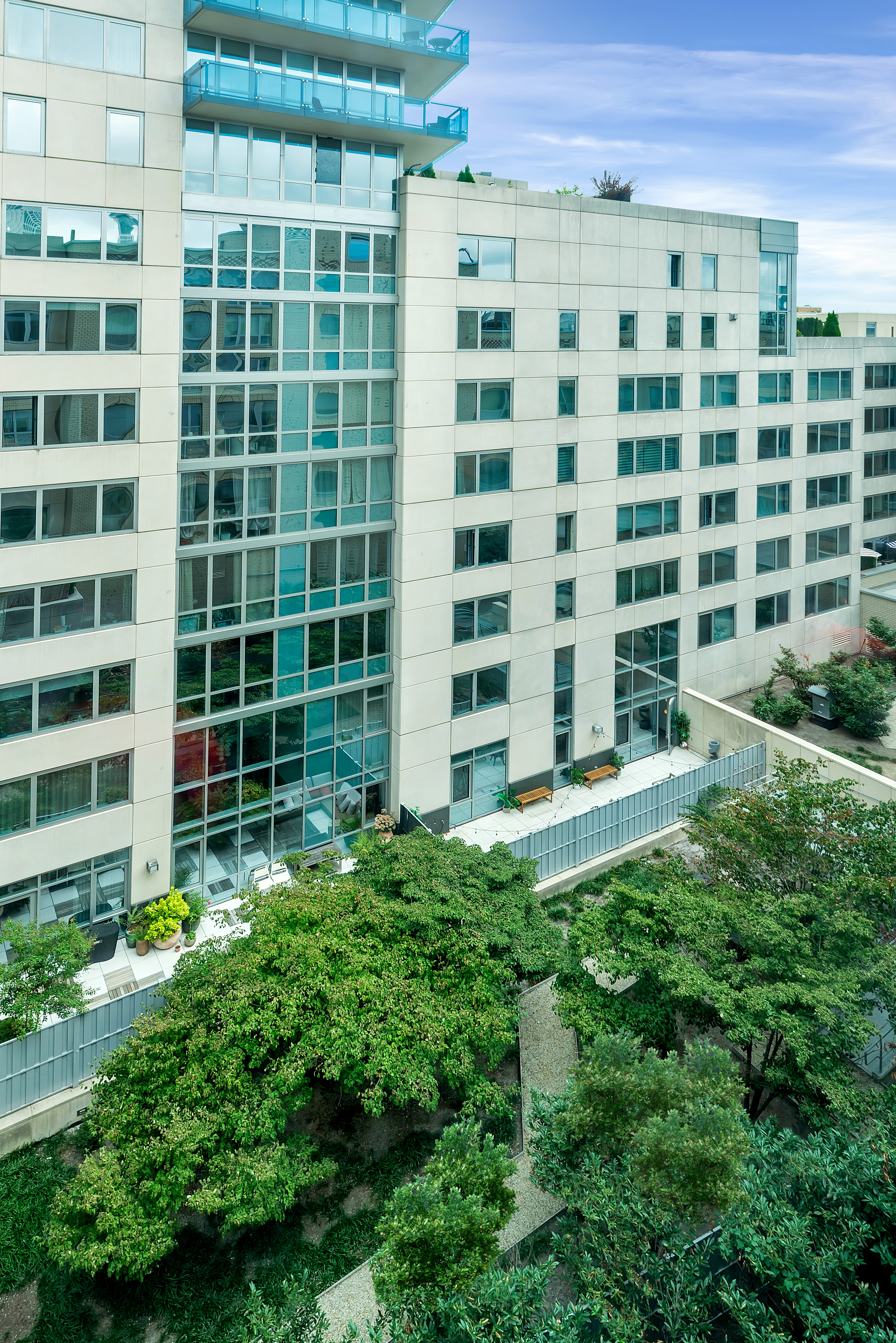 34 North 7th Street, Unit 7E Brooklyn, NY 11249 - Photo 6 of 20 a view of a building with garden