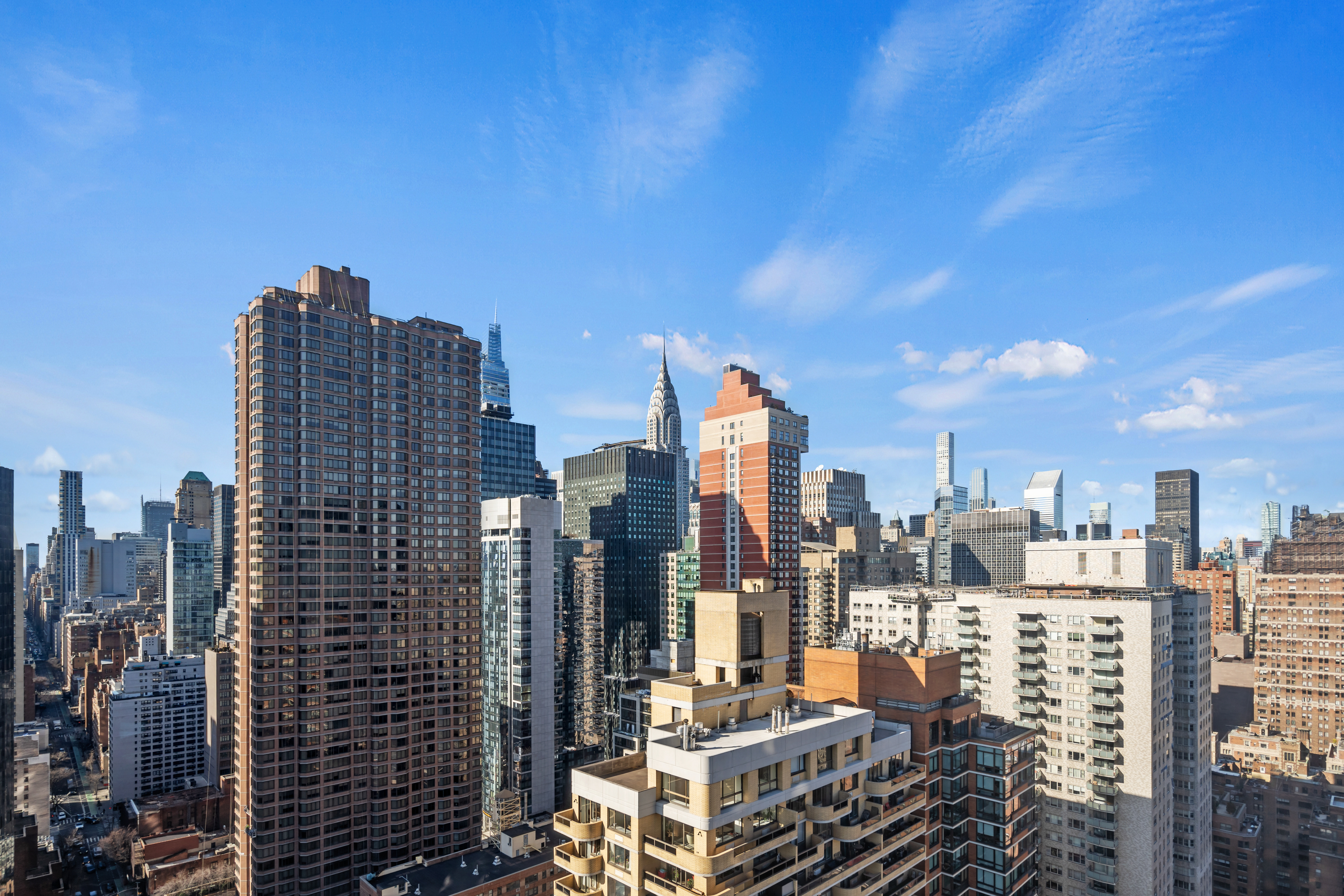 330 East 38th Street, Unit 38E Manhattan, NY 10016 - Photo 7 of 35 a city view with tall buildings