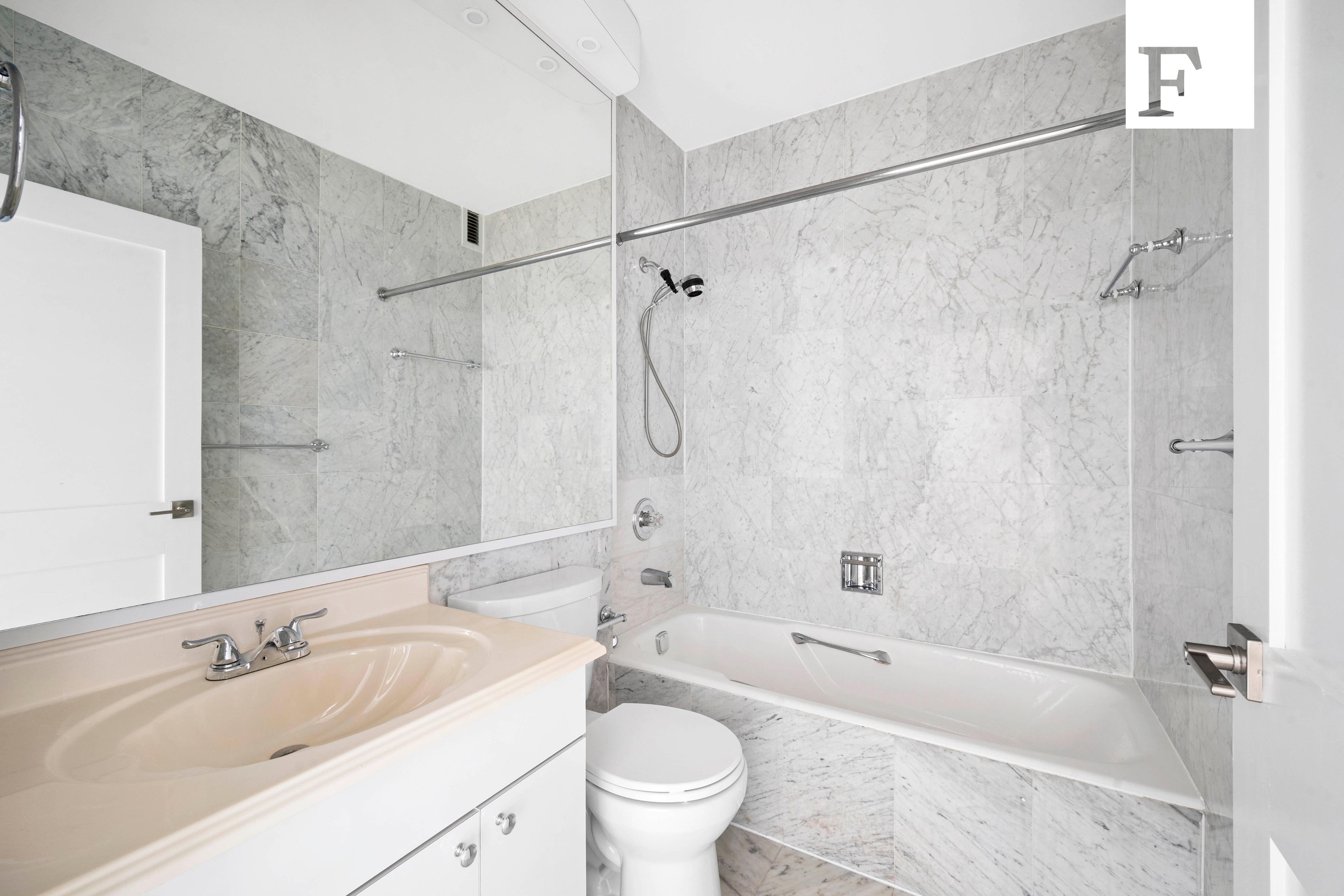 380 Rector Place, Unit 3R Manhattan, NY 10280 - Photo 9 of 10