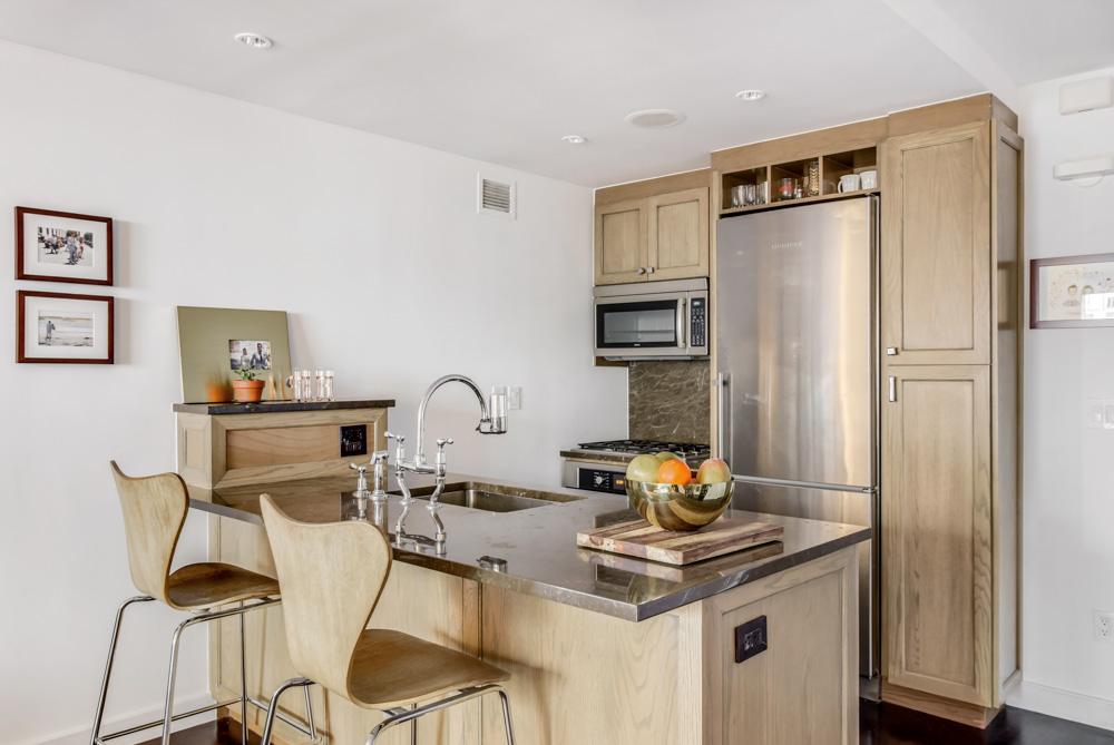 333 Rector Place, Unit 812 Manhattan, NY 10280 - Photo 5 of 10