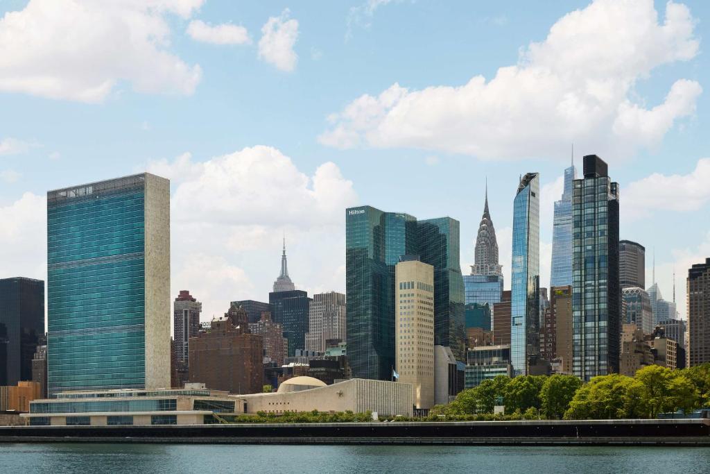 575 Main Street, Unit 509 Manhattan, NY 10044 - Photo 22 of 25 a view of a city with tall buildings