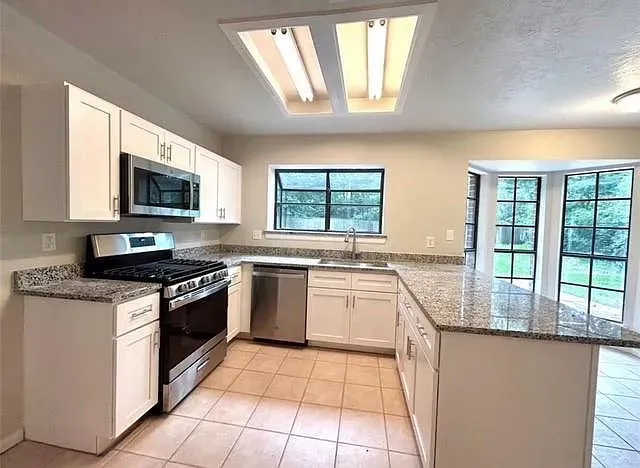 $2,300 | 63 South Stony Bridge Circle, The Woodlands, TX 77381