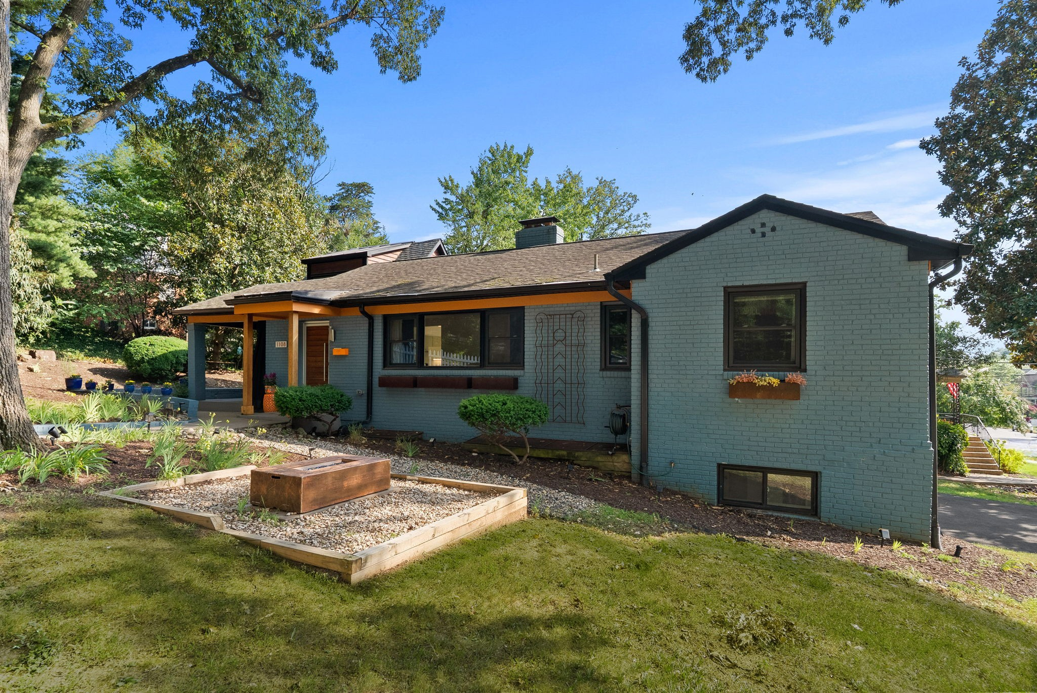 1108 Vassar Road Alexandria, VA 22314 - Photo 5 of 9 Gallery Image 5