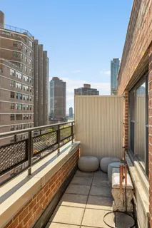 $609,000 | 210 East 36th Street, Unit PHC | Murray Hill