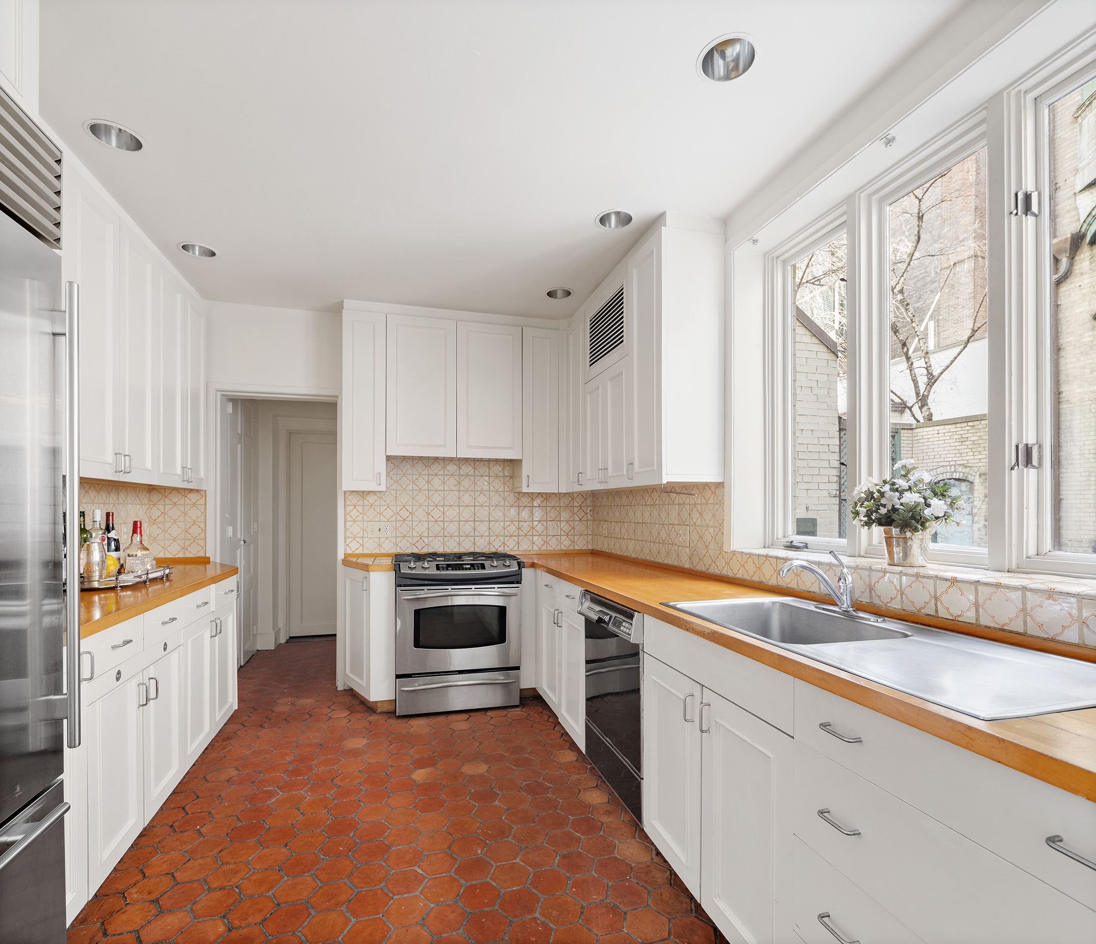 11 East 73rd Street, Unit 1E Manhattan, NY 10021 - Photo 13 of 25