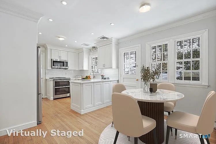 39 McIntosh Road Stamford, CT 06903 - Photo 3 of 39