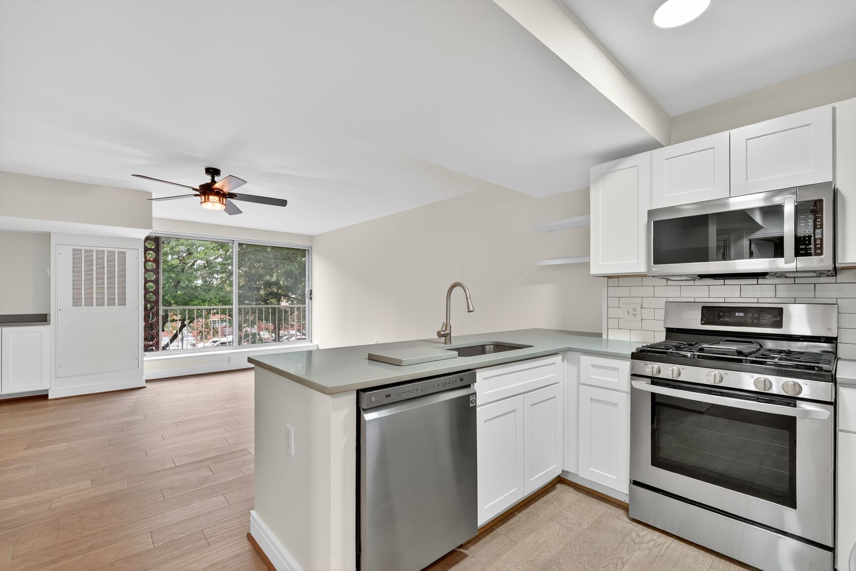 800 4th Street Southwest, Unit S221 Washington, DC 20024 - Photo 2 of 12