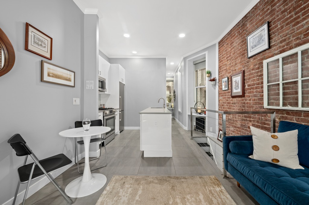 325 West 21st Street, Unit 4A Manhattan, NY 10011 - Photo 2 of 10