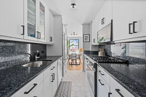 $1,925,000 | 505 East 79th Street, Unit 15K | Upper East Side