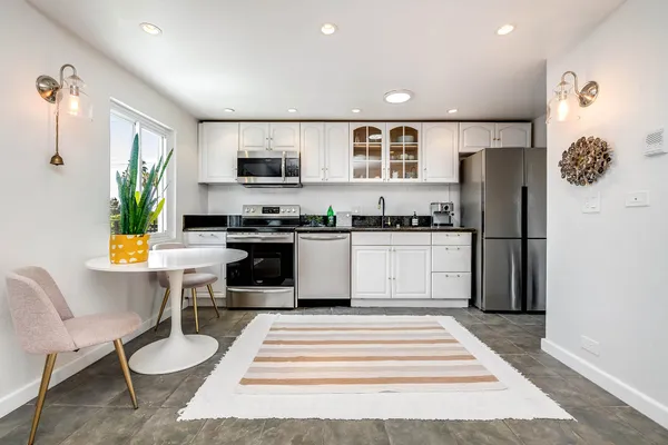 $818,000 | 445 Washington Boulevard, Unit 10, Marina del Rey, CA 90292