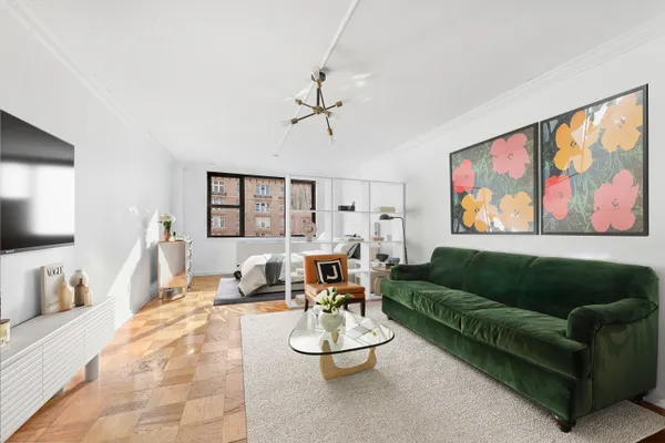 $680,000 | 130 East 18th Street, Unit 10M | Gramercy