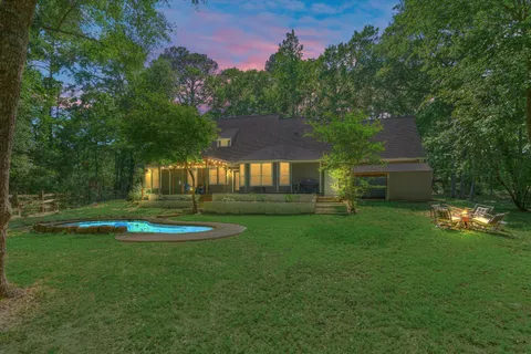 a view of a garden with a house