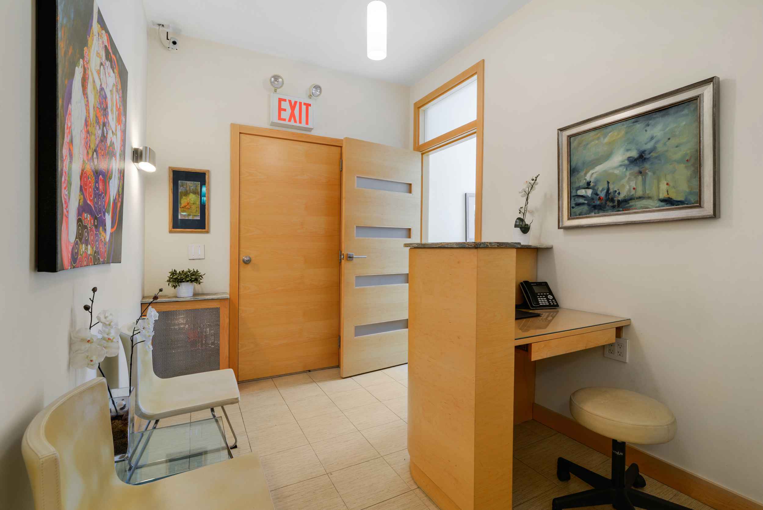 570 Park Avenue, Unit GROUND D Manhattan, NY 10065 - Photo 3 of 13 a bathroom with a sink a mirror and a toilet