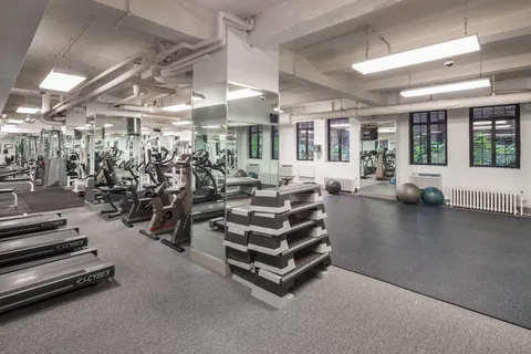 $520,000 | 320 East 42nd Street, Unit 918 | Murray Hill