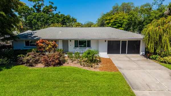 $850,000 | 2747 Jefferson Circle, Sarasota, FL 34239