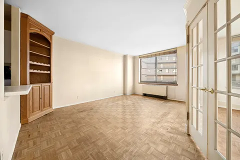 $525,000 | 21 South End Avenue, Unit 528 | Battery Park City