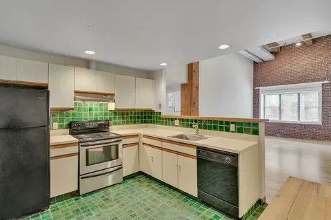 $1,400,000 | 15 Sleeper Street, Unit 104, Boston, MA 02210