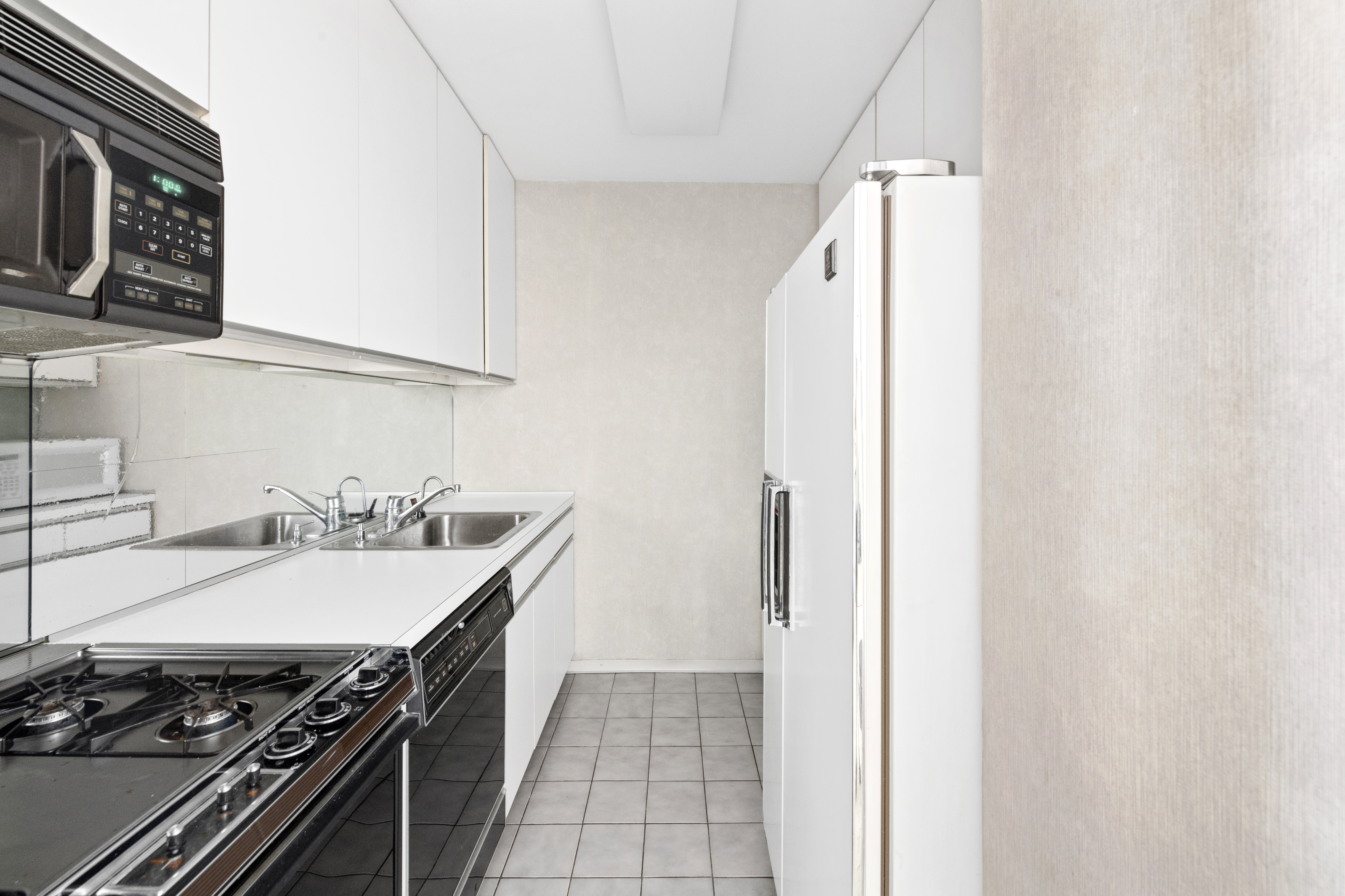 400 East 56th Street, Unit 38S Manhattan, NY 10022 - Photo 5 of 8