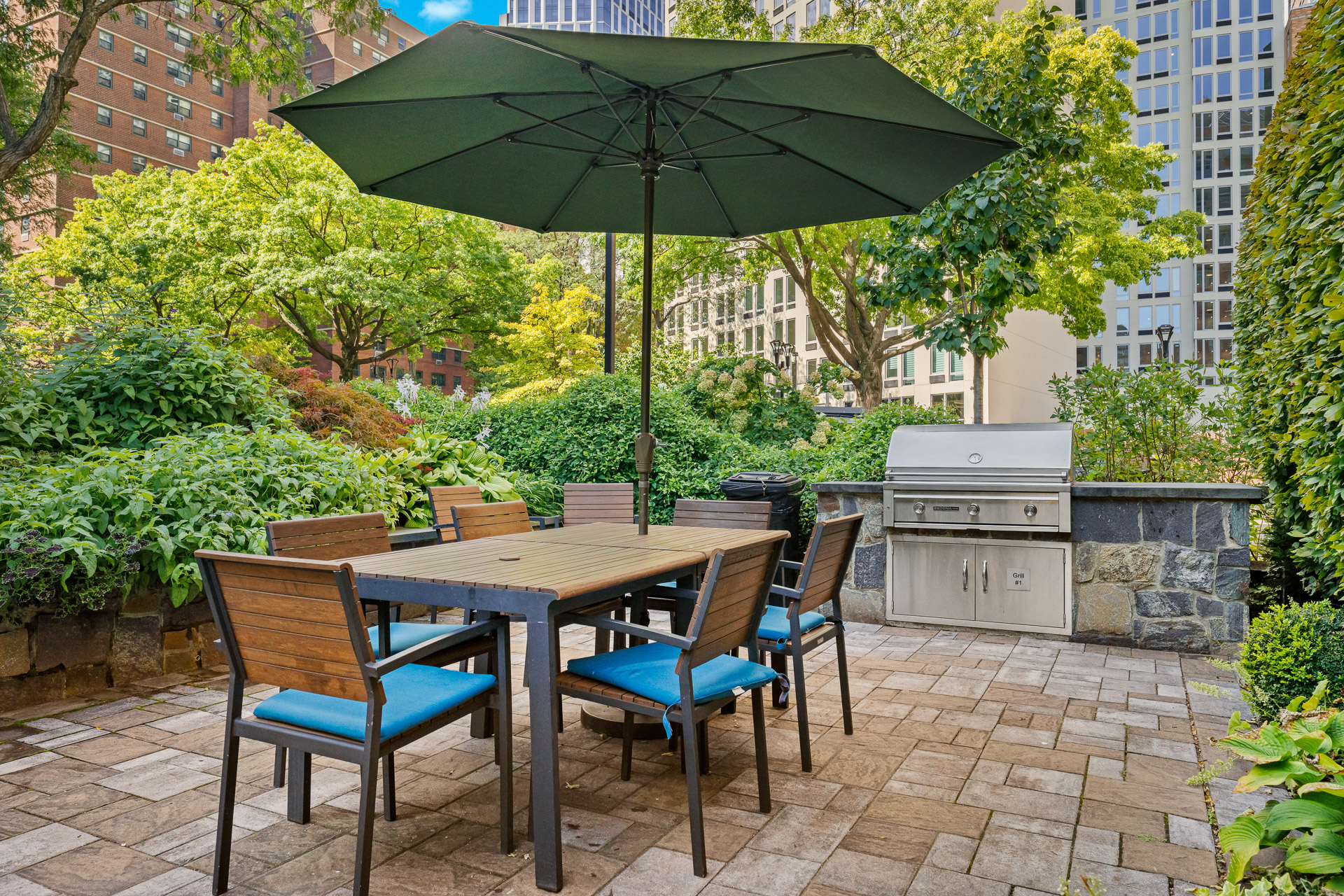 191 Willoughby Street, Unit 5E Brooklyn, NY 11201 - Photo 13 of 16 a view of an outdoor sitting area with furniture and backyard