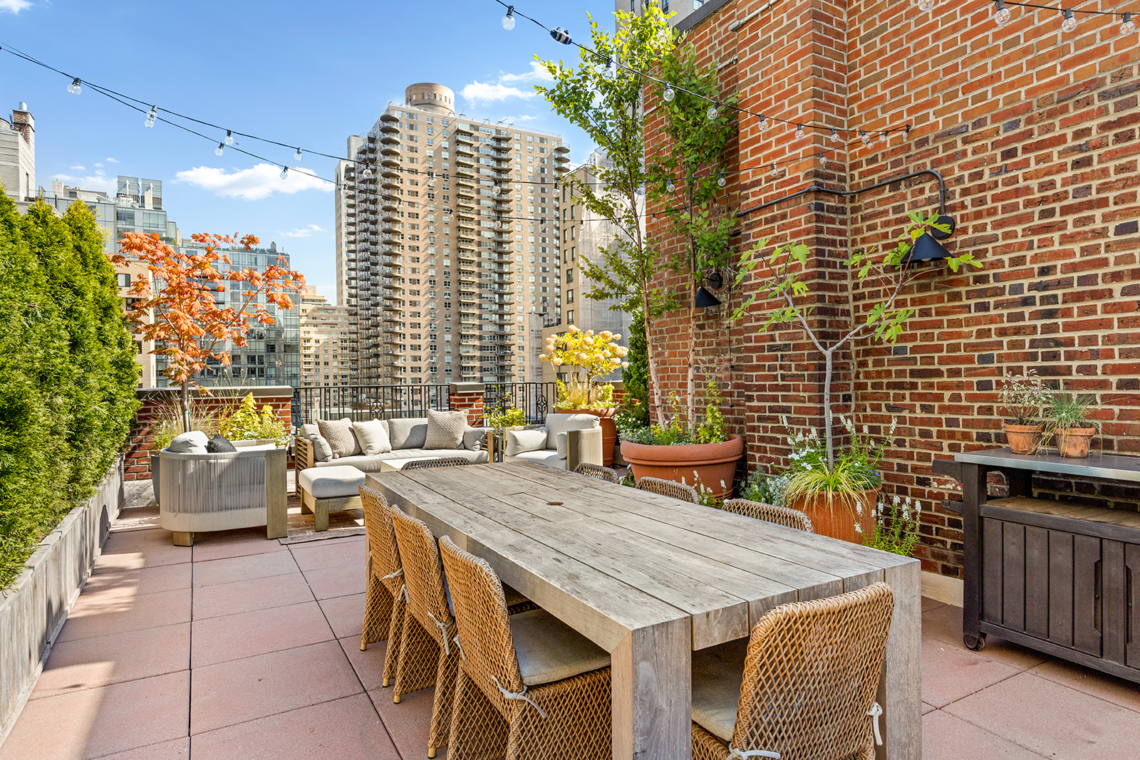 151 East 83rd Street, Unit PHB Manhattan, NY 10028 - Photo 8 of 11 a terrace with a table and chairs