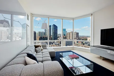 $5,200 | 1 Franklin Street, Unit 2011, Boston, MA 02110