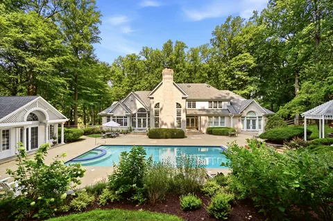 $2,850,000 | 11216 River View Drive, Potomac, MD 20854
