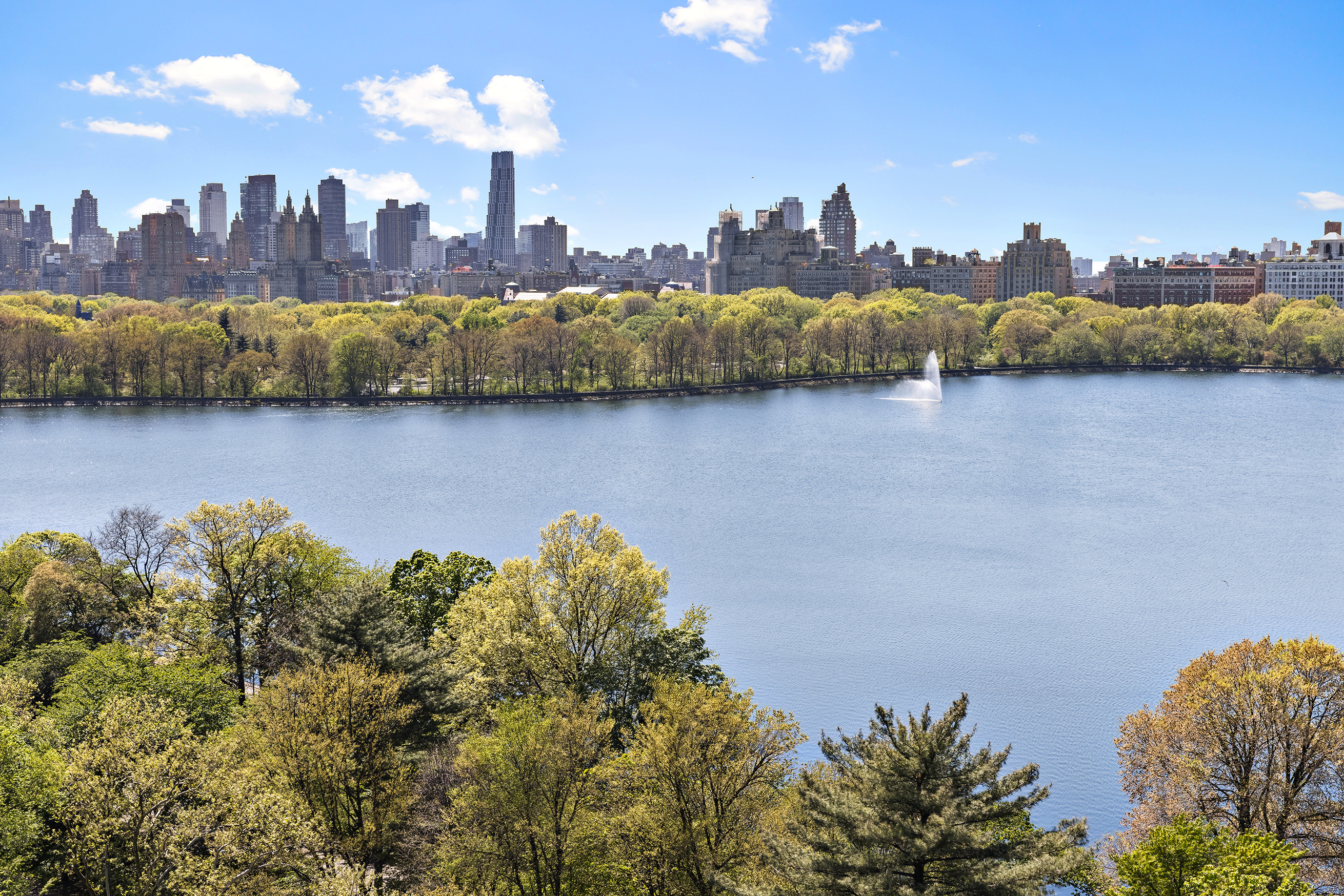 1115 5th Avenue, Unit 15A Manhattan, NY 10128 - Photo 4 of 27 a view of a city