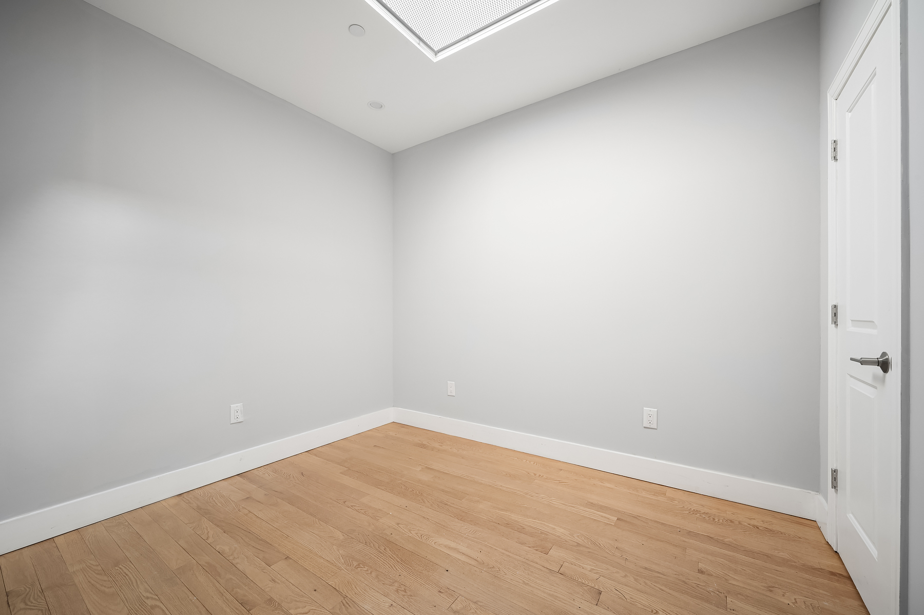 307 West 136th Street Manhattan, NY 10030 - Photo 15 of 26 a view of an empty room