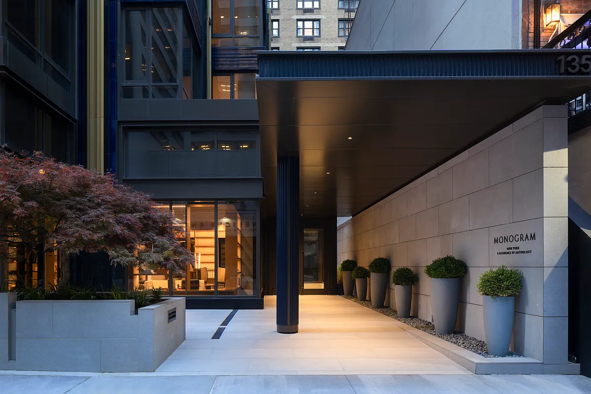 135 East 47th Street, Unit 3B Manhattan, NY 10017 - Photo 17 of 24