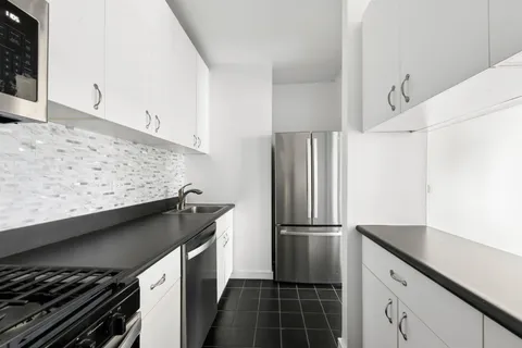 $825,000 | 360 East 88th Street, Unit 4B | Upper East Side