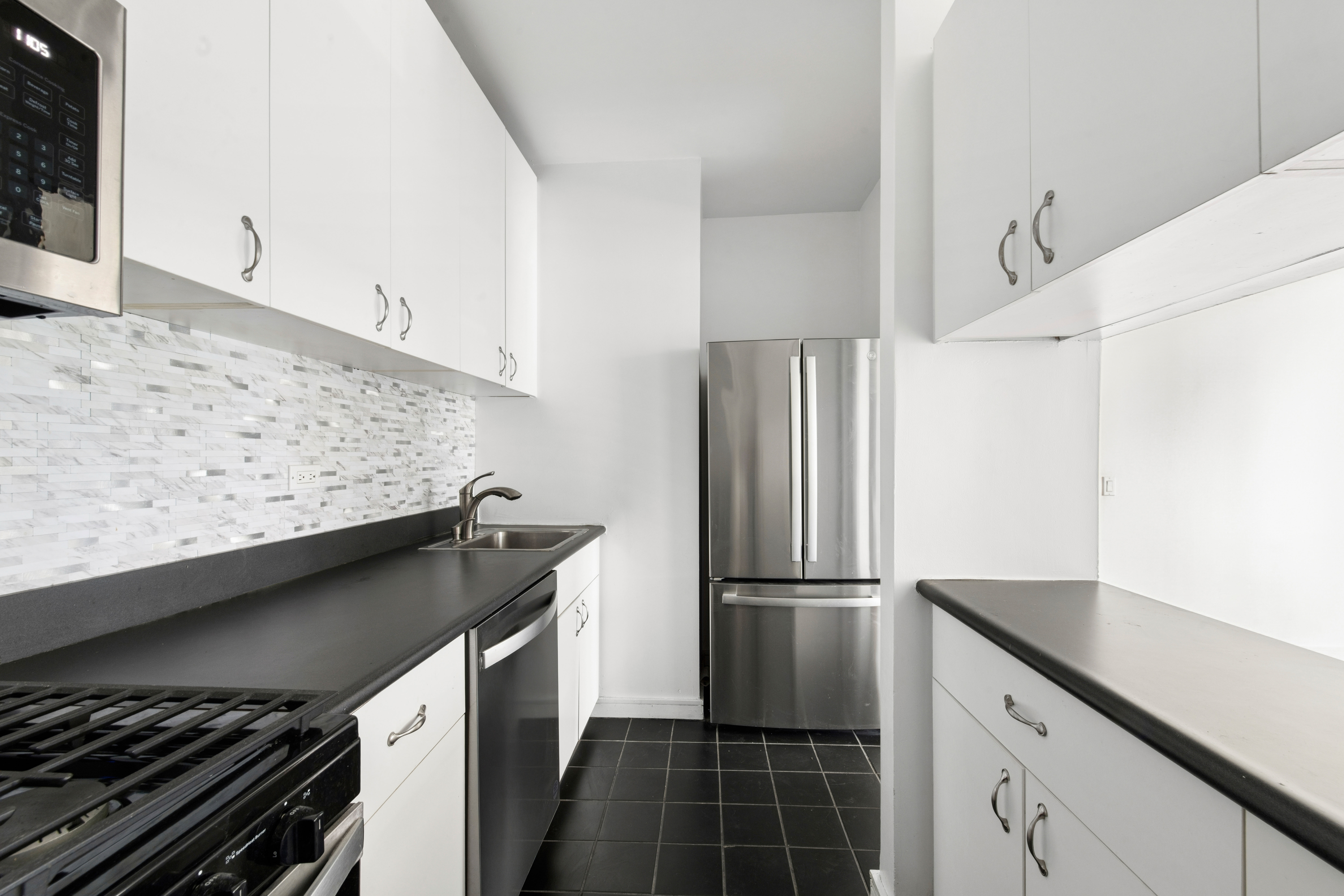 360 East 88th Street, Unit 4B Manhattan, NY 10128 - Photo 7 of 11