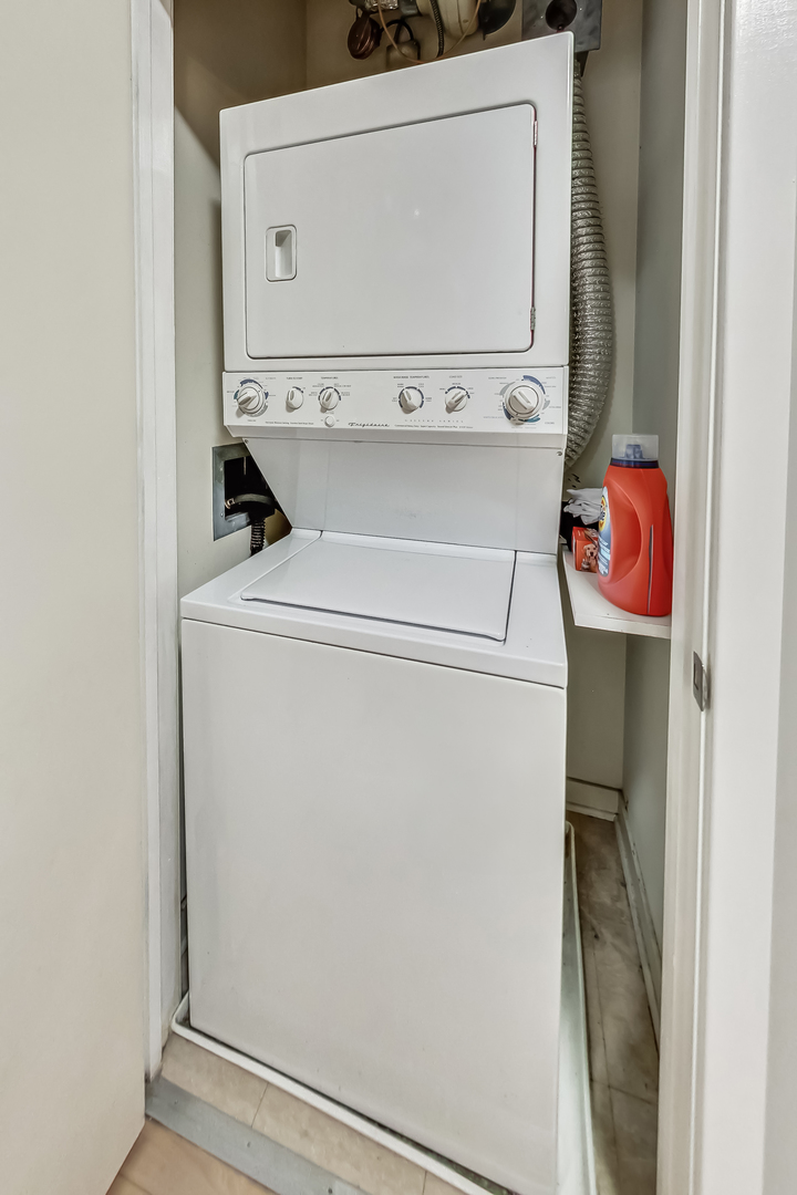 1155 West Roosevelt Road, Unit 304 Chicago, IL 60608 - Photo 13 of 35