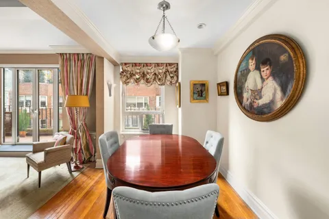 $825,000 | 2 Beekman Place, Unit 12F | Midtown East