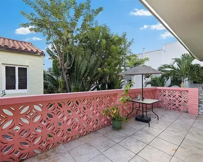 $3,800,000 | 2822 Pine Tree Drive, Miami Beach, FL 33140