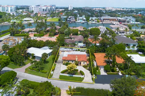 $2,400,000 | 145 Northeast Spanish Court, Boca Raton, FL 33432